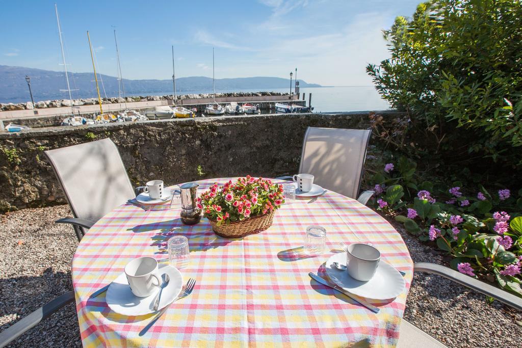 Il Batti Apartment Water Front And Private Beach Toscolano Maderno Exterior photo