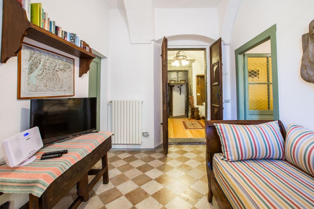 Il Batti Apartment Water Front And Private Beach Toscolano Maderno Exterior photo